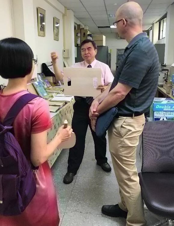外國人士訪台，參觀林老師主持的視障輔具教材
